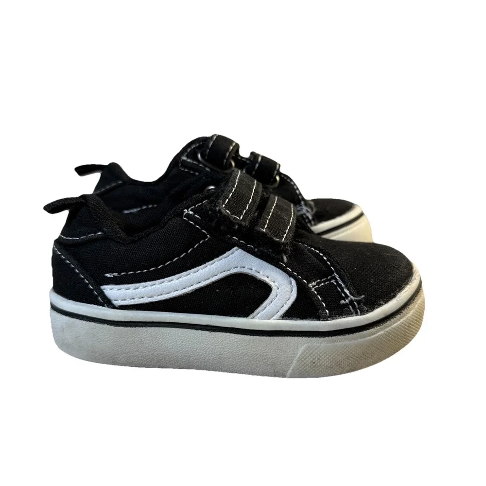 Wonder Nation Black White Toddler Skate Show Size‎ 5 Canvas